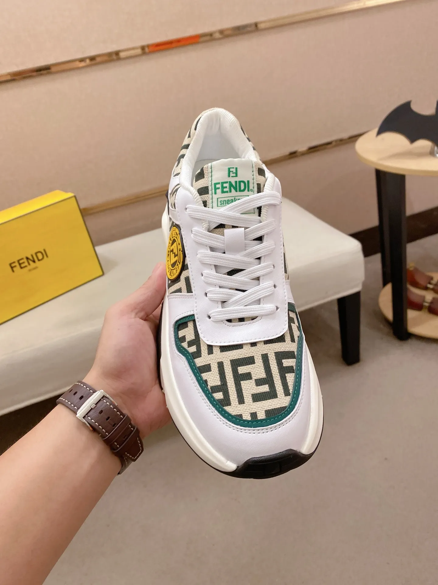 Men's shoes 💰 462💰 (fendi) New style 👊🏻 upper 🇮🇹 imported cowhide fabric 🇩🇪 lining imported sheepskin lining. The original outsole is molded to highlight the identity of every man, and the upper foot is elegant and stable🚶🏻🚶🏻The high-end custom counters reproduce the original version📯No matter the wind or rain, the shoe last remains unchanged and can withstand the verification of time🔍️,🔵 Size: 38-44